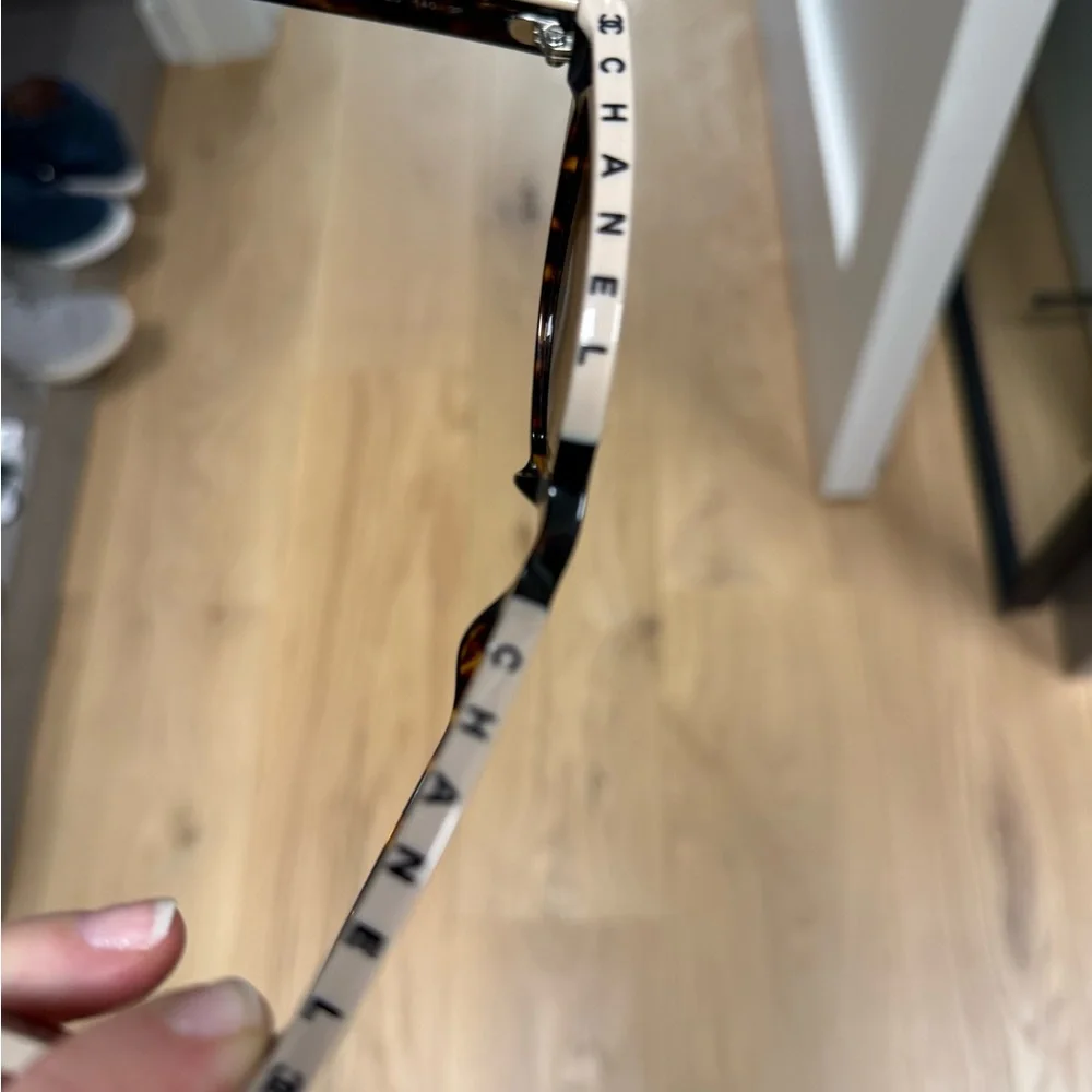 Chanel 5414 tortoise sunglasses - Picture 3 of 12